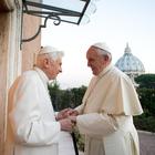 «Preti, celibato indispensabile». Ratzinger incalza Bergoglio