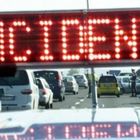 Finisce fuori strada e si ribalta con l'autocisterna: muore a 63 anni Finisce fuori strada e si ribalta con l'autocisterna: muore a 63 anni