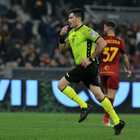 immagine Esplode petardo in campo, sospeso il derby di Atene diretto da Maresca