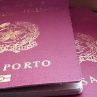«Rinnovo veloce del passaporto»: sospesa una poliziotta, sequestrati 16.500 euro a una sua società. Nei guai anche il marito