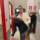 Diretta Sanremo 2021, le reazioni social: Francesca Michielin cede i fiori a Fedez, «un po' di progresso sul palco»