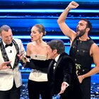 Marco Mengoni ai Soliti Ignoti: «Amadeus il vero vincitore del Festival di Sanremo»