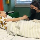 Angelina Jolie all'ospedale Bambino Gesù