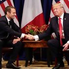 Macron contesta la linea Trump: i muri non ci difendono. E sul clima: "Avanti anche senza Usa"