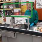 Udine, al supermercato ora spunta il separè di plexiglass anti Coronavirus in cassa