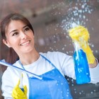 Come pulire e sanificare la casa per eliminare germi e batteri: i consigli degli esperti