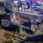 Incidente nella notte, Audi finisce fuori strada in un canale di scolo: morti due giovani
