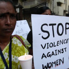 India, una donna di 30 anni ammazzata a bastonate dai vicini: «Era una strega»