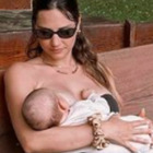 immagine Beatrice Valli e il post sull'allattamento al seno, l'attacco degli hater: «Sembri l'unica ad aver fatto figli»