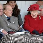 Regina Elisabetta e Principe Filippo, giornata a cavallo a 92 a 97 anni