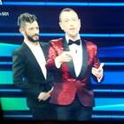 Sanremo 2021, "incidente" in diretta: Amadeus irrompe sul palco e blocca l'esibizione di Fasma: «Aspettate»