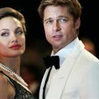 Angelina Jolie e Brad Pitt, guerra dopo il divorzio: «Vuole uccidere il rapporto con i figli»