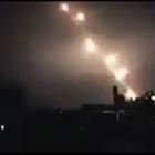 Siria, missili su Damasco: la contraerea siriana e le urla degli abitanti