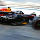 F1, Test Bahrain: Verstappen detta subito il ritmo. La Red Bull dell’olandese precede la Ferrari di Leclerc