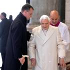 Giubileo, papa Bergoglio e papa Ratzinger all'apertura della Porta Santa
