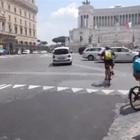 Roma rattoppa le buche per l'arrivo del Giro d'Italia Video