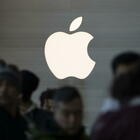 Apple sotto accusa: «Ha monopolio smartphone»