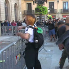 Barcellona, proteste in piazza dopo la chiusura di bar e ristoranti