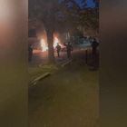 Guerriglia urbana choc a Nanterre: la polizia uccide un 17enne, il video degli scontri