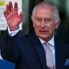 Re Carlo, prima volta in pubblico dopo la diagnosi di tumore. Buckingham Palace: «No comment sulla salute»