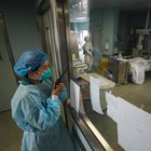 Virus, 254 morti in sole 24 ore in Cina