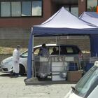 Tamponi drive-in a Labaro a Roma, in coda sotto il sole per il test