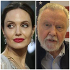 Angelina Jolie contro Israele per i bombardamenti su Gaza, il papà Jon Voigt l'attacca: «Mi hai deluso»