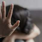 Bambina di 12 anni stuprata da 9 uomini
