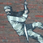 Banksy mette la firma, è suo il murale sulla prigione di Oscar Wilde