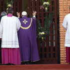 Il Papa apre la Porta santa: il Giubileo inizia in Centrafrica