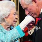 La Regina Elisabetta lascia il trono, c'è già una data stabilita: ecco quando andrà in pensione Video