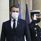 Macron: «Vaccinazioni per tutti tra aprile e giugno»