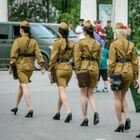 Ucraina, «tacchi più comodi alle soldatesse»: il governo fa marcia indietro