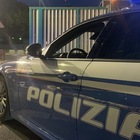 Ladro di scarpe arrestato a Roma, il vigilante lo riconosce e chiama la polizia. Nello zaino otto paia di calzature griffate