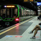 Milano, in metropolitana senza mascherina: maxi multa per 13 passeggeri