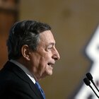 Draghi: «Omicron ha aperto nuova fase pandemia, obbligo vaccinale mai escluso. Governo? Sia sostenuto da maggioranza ampia»