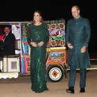 Pakistan, Kate e William arrivano alla cena a bordo del Tuk-Tuk