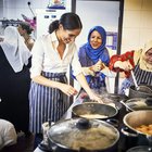 Meghan Markle in cucina per beneficenza, ecco il primo progetto umanitario da duchessa
