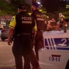 Canada, uomo in abiti medievali accoltella passanti in strada in Quebec: 2 morti e 5 feriti. La polizia: «Restate tutti a casa»