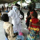 Covid, India record di contagi: oltre 340mila. In Italia 5 milioni di vaccinati, la Germania rialza il "freno d'emergenza"