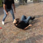 Torino, scontri al corteo contro Giorgia Meloni: manganellata in testa a un manifestante
