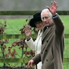 Re Carlo di nuovo in pubblico dopo la diagnosi di cancro: domenica a messa con la moglie Camilla