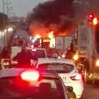 Bus Atac in fiamme sulla Pontina: autista si salva gettandosi dal finestrino