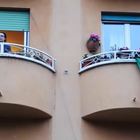Coronavirus, flashmob a Roma: la gente canta dai balconi l'inno di Mameli