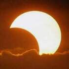 Eclissi solare domani 25 ottobre, sole oscurato  