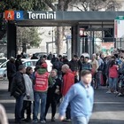 Roma, donna denuncia: «Violentata in metro a Termini da un prete». Arrestato 70enne inglese