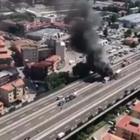 Bologna, incidente sulla A14: a fuoco due tir, morto un camionista Video