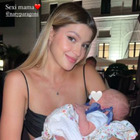 Natalia Paragoni e la piccola Ginevra: la «sexy mamma» conquista i fan