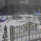 Stazione Centrale, il video con l'aggressione al poliziotto e l'arresto Video