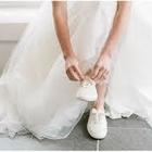Dalle espadrillas alle sneakers glitterate: 5 tipi di scarpe (comode) da sposa non convenzionali